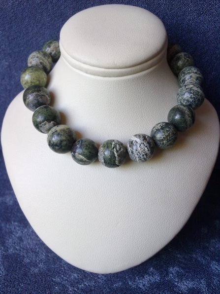 ezüstszem szerpentin