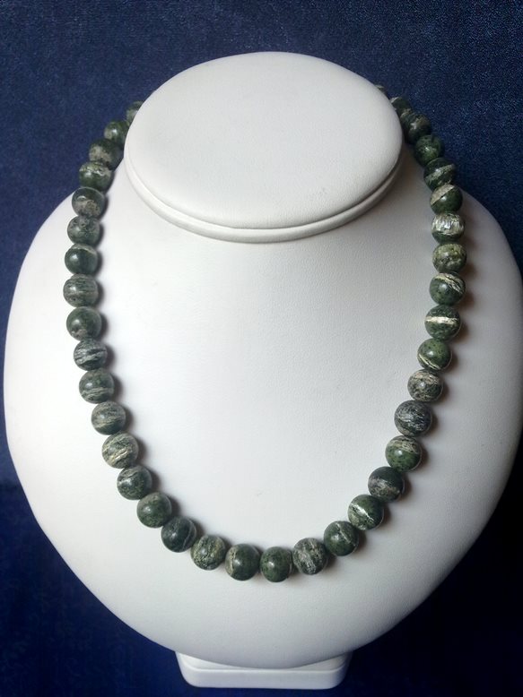 ezüstszem szerpentin